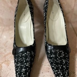 Bandolino black & white tweed heels